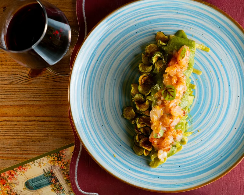 Fettuccine alla Nerano con gamberetti, un piatto del pranzo della domenica di Fresella
